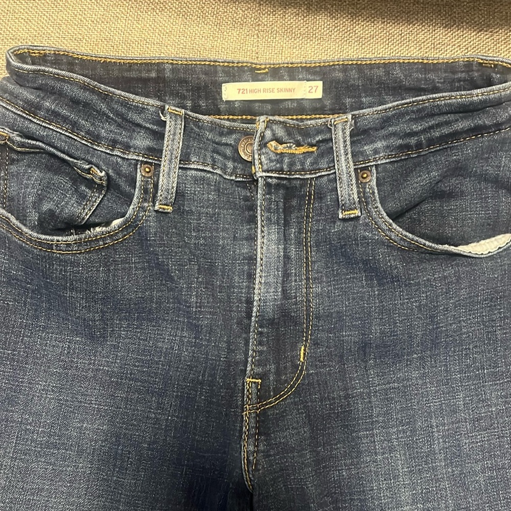 Levi’s skinny jeans 27 short